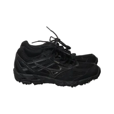 Running shoes (Black) from Mizuno