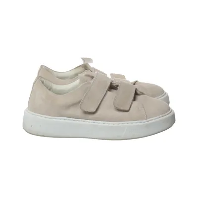 Sneakers (Rescue W) from Sneaky Steve