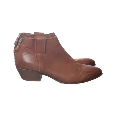 Ankle boots (Brown) from Moma