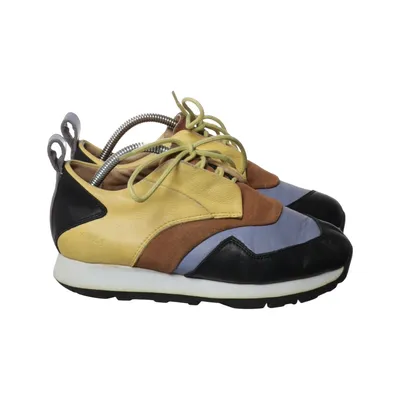 Baskets (Jaune, Noir, Violet) de Gram Cuir