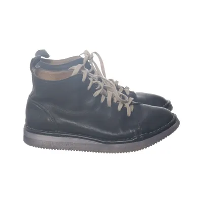 Laced boots (Black) from Vibram