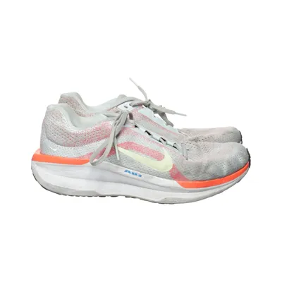 Running shoes (Winflo 11) from Nike