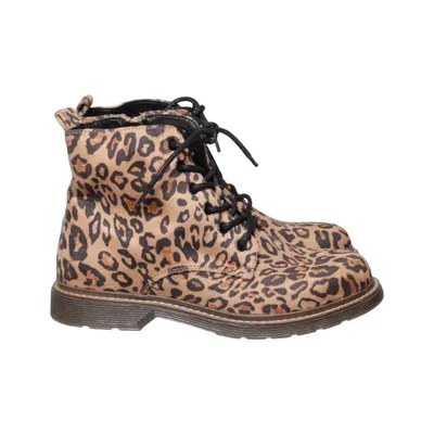 Laced boots (Brown, Black) from Catwalk