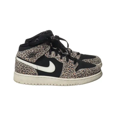 Basketballschuhe (Air Jordan 1 Mid) von Nike
