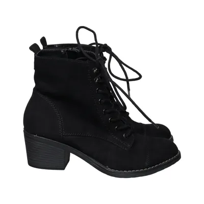 Laced boots (Black) from Graceland