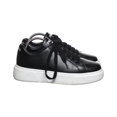 Sneakers (Svart, Vit) från Prada