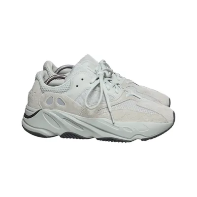Sneakers (YEEZY 700) från Adidas x Yeezy