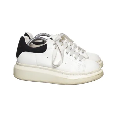 Baskets (Blanc, Noir) de Alexander McQueen