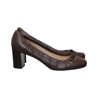 Pumper (Brun) fra Prada