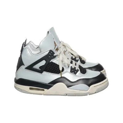 Sneakers (4 Retro (GS) Platinum Gold) från Jordan