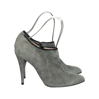 Bottes à talons (Gris) de Laura Cuir