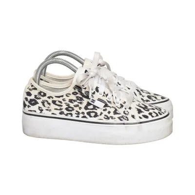 Canvas Sneaker (Women's Manual Platform) von DC Shoes