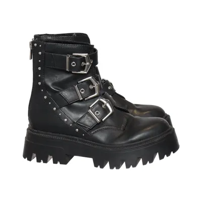 Boots (Schwarz) von Stradivarius