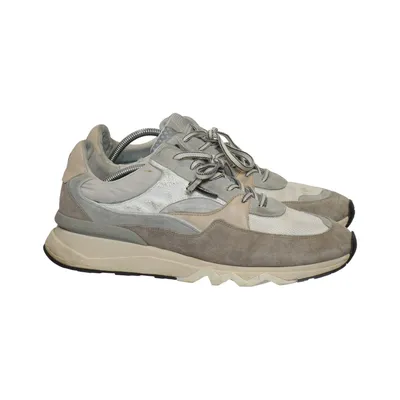 Baskets (Gris, Blanc, Beige) de Floris Van Bommel