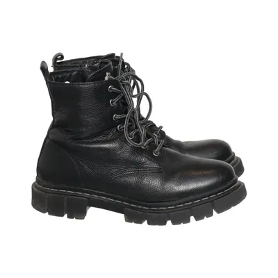 Laced boots (Black) from Cafe Moda Leather