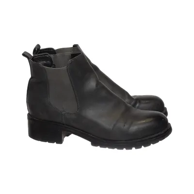 Chelsea Boots (Updated) von Living Updated