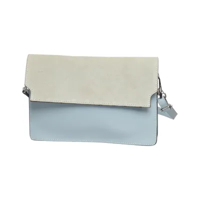 Shoulder-bag (Sac Modèle FAYE de chez CHLOÉ. Il se distingue par son rabat en daim contrastant avec le reste du corps en cuir bleu. Sa structure combine des empiècements en daim et en cuir de veau.) Leather