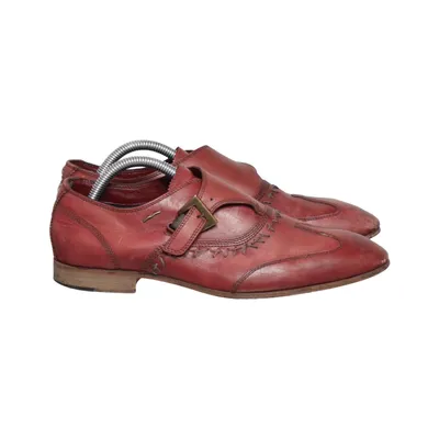 Chaussures à boucles (9215 12400) de Handcrafted Leathergoods Cuir