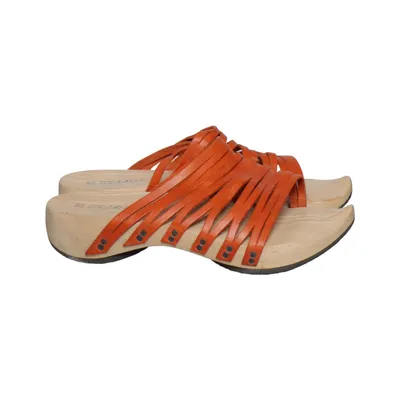 Träskor (Orange) från Trippen Skinn