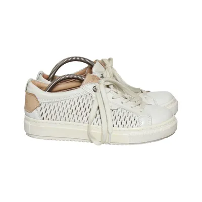 Sneakers (White) from Carmela Leather