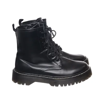 Laced boots (Black) from Lucky Shoes