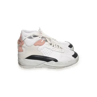 Baskets (Blanc, Noir, Rose) de Filling Pieces