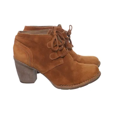 Laced boots (Brown) from Clarks Artisan Leather
