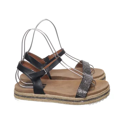 Sandals (Black, Beige) from Refresh