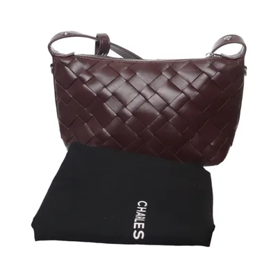 Axelremsväska (Brun) från Charles & Keith Polyuretan, Återvunnen polyester
