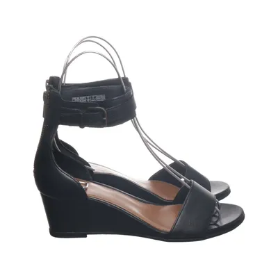 Chaussure compensées (Noir) de UGG