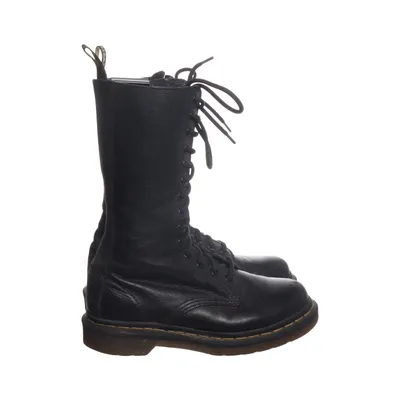 Laced boots (1B99) from Dr. Martens