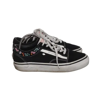Sneakers (Black, White) from British Knights