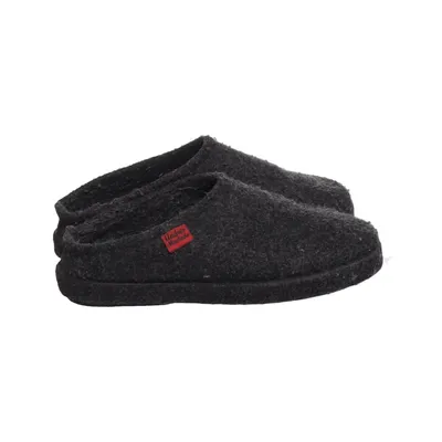 Slippers (Gray) from Andres Machado