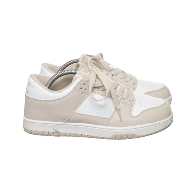 Sneakers (Beige, White) from New Yorker