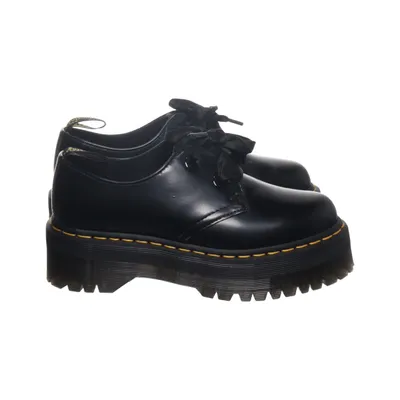 Derbyskor (Svart) från Dr. Martens