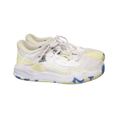 Basketball shoes (White, Yellow, Blue) from Tarmak