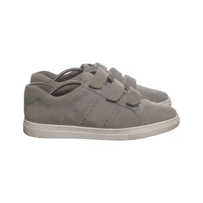 Sneakers (Gray) from Hassia