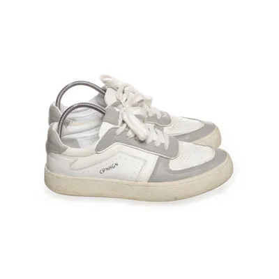 Baskets (Gris, Blanc) de CPNHGN
