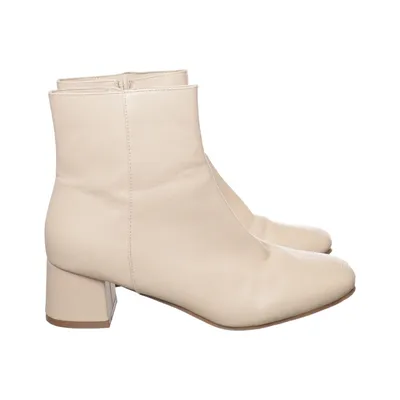 Heeled boots (Beige) from Bodyflirt Leather