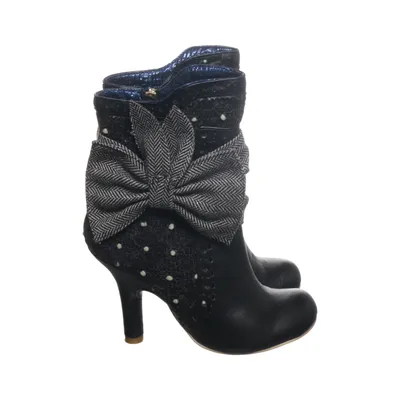 Stövletter (Svart, Grå, Vit) från Irregular Choice
