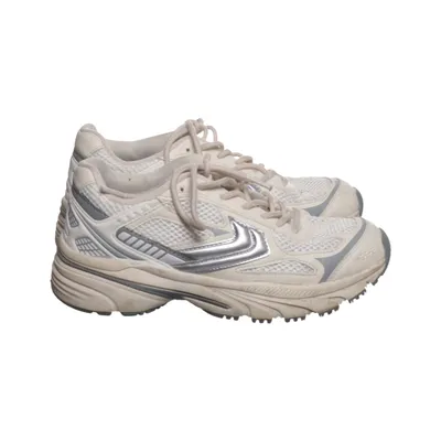 Trainingsschoenen (Beige, Wit) van Bershka