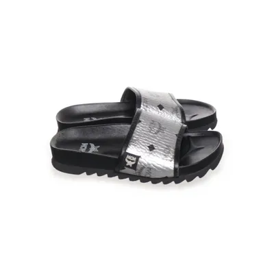 Slip-ins (Silverfärgad, Svart) från MCM