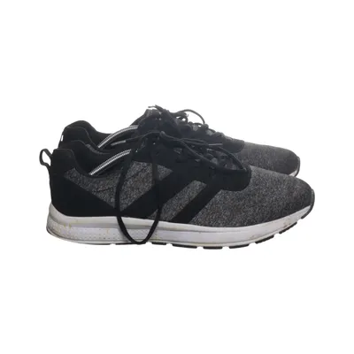 Baskets (Gris, Noir) de Memphis One