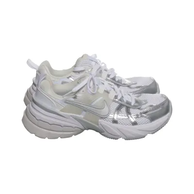 Baskets (Blanc, Argent) de Nike