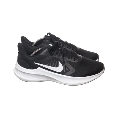 Trainers (Quest 3) from Nike
