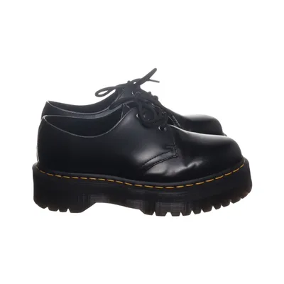 Derbyskor (Svart) från Dr. Martens