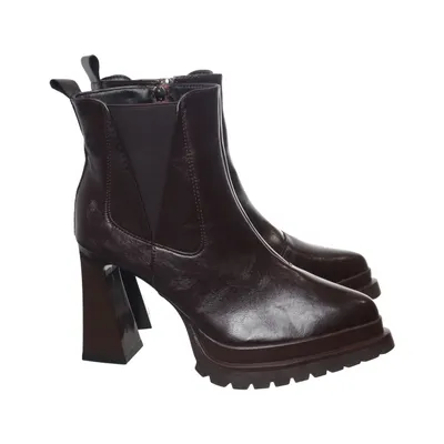 Heeled boots (Brown)