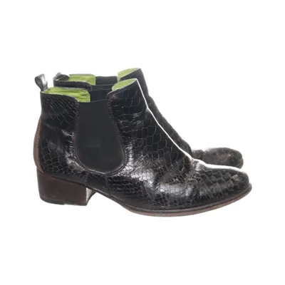 Chelsea boots (Black) from Maruti