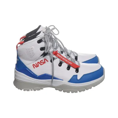 Laced boots (White, Blue, Gray) from Nasa