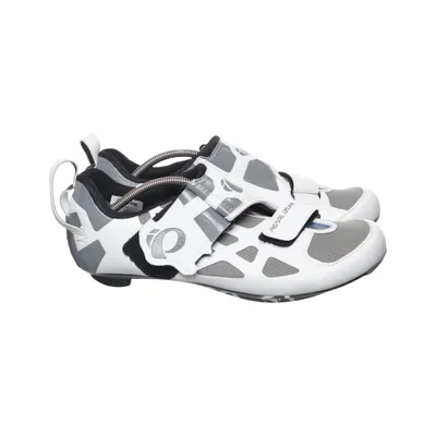 Bicycle shoes (White, Gray, Black) from Pearl iZumi